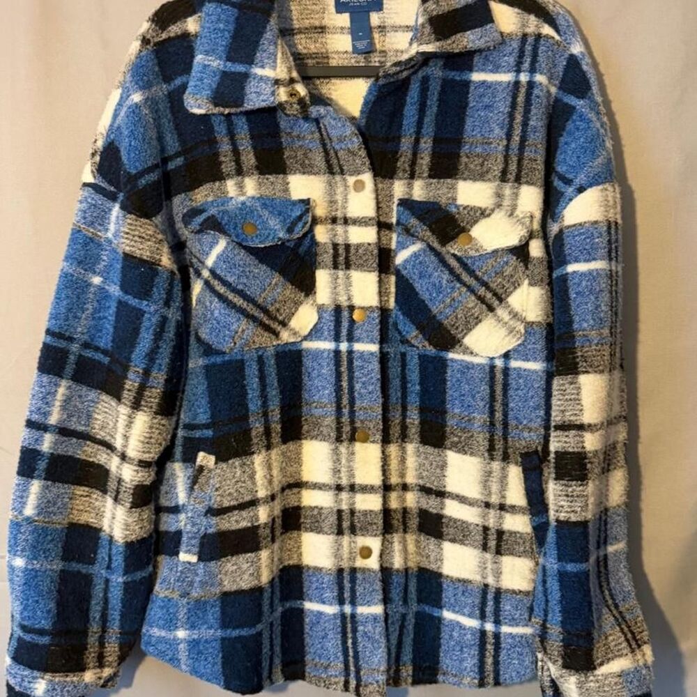 Arizona Jean Co. blue, black, and white plaid flannel
